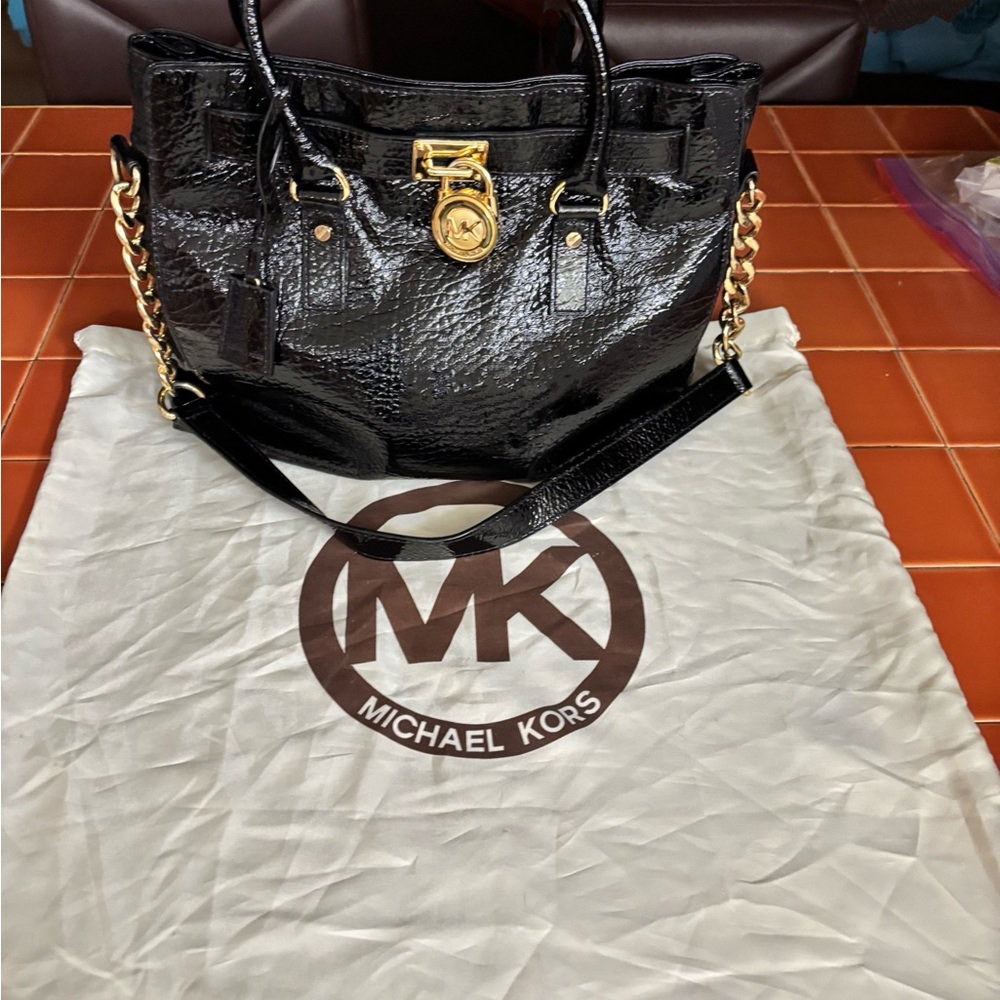 NEW Michael Kors LIMITED EDITION
Hamilton Embossed Leather Chunky Lock & Key - Picture 3 of 16